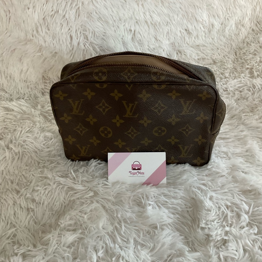 Authentic Louis Vuitton Trousse 23